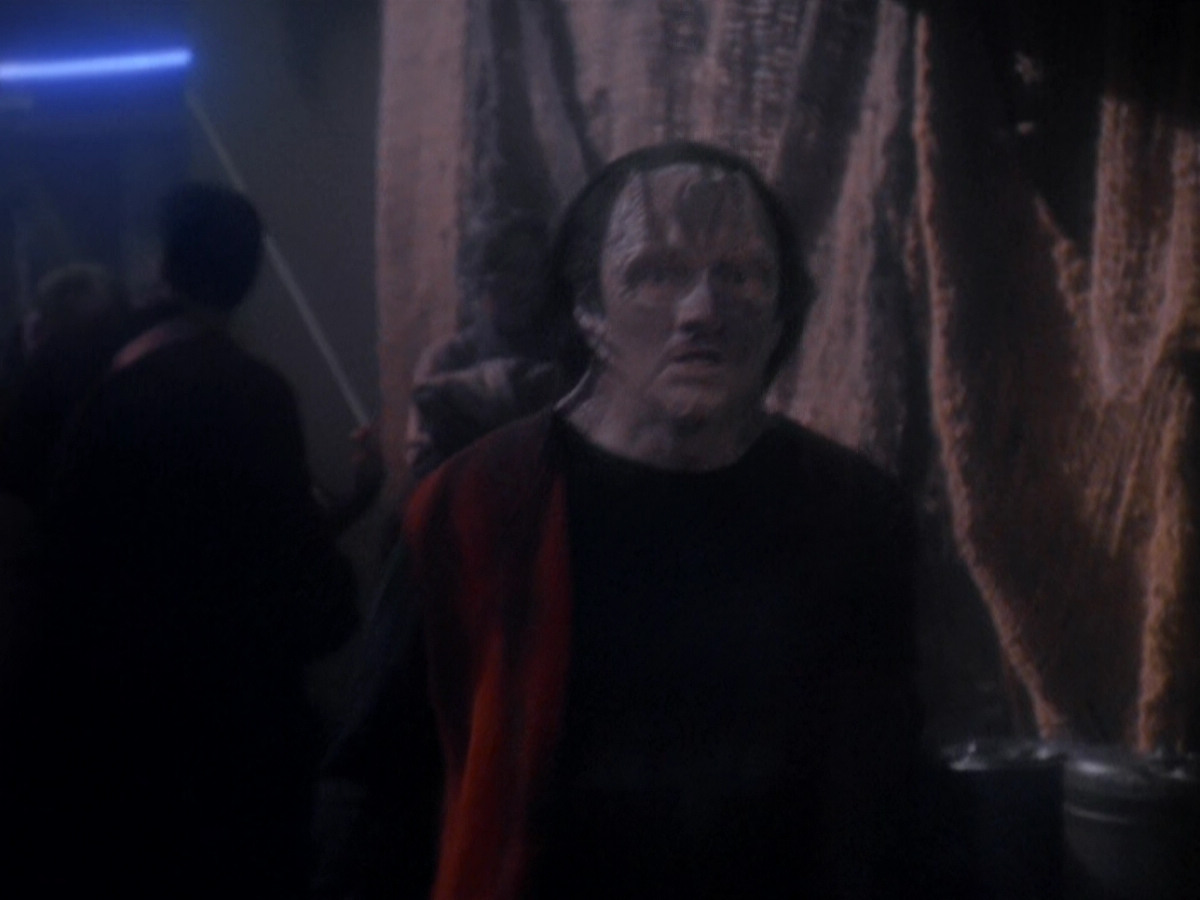 extant_StarTrek_DS9_5x08-ThingsPast_02243.jpg
