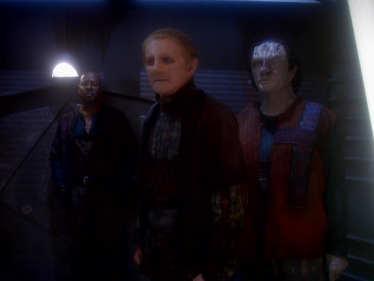 extant_StarTrek_DS9_5x08-ThingsPast_02516.jpg