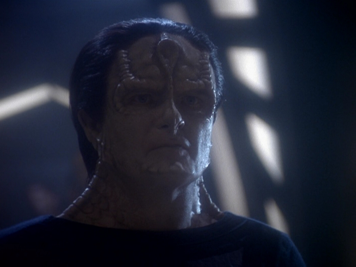 extant_StarTrek_DS9_5x08-ThingsPast_02543.jpg