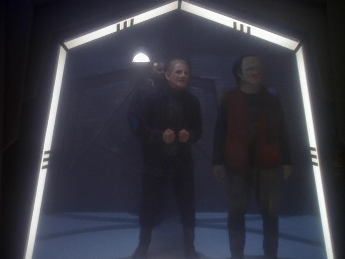 extant_StarTrek_DS9_5x08-ThingsPast_02556.jpg