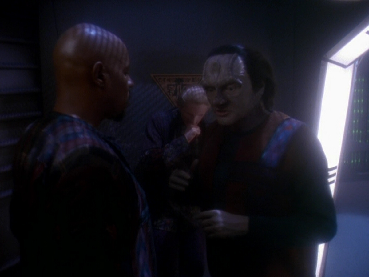 extant_StarTrek_DS9_5x08-ThingsPast_02706.jpg