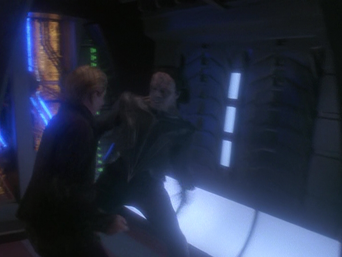 extant_StarTrek_DS9_5x08-ThingsPast_02830.jpg