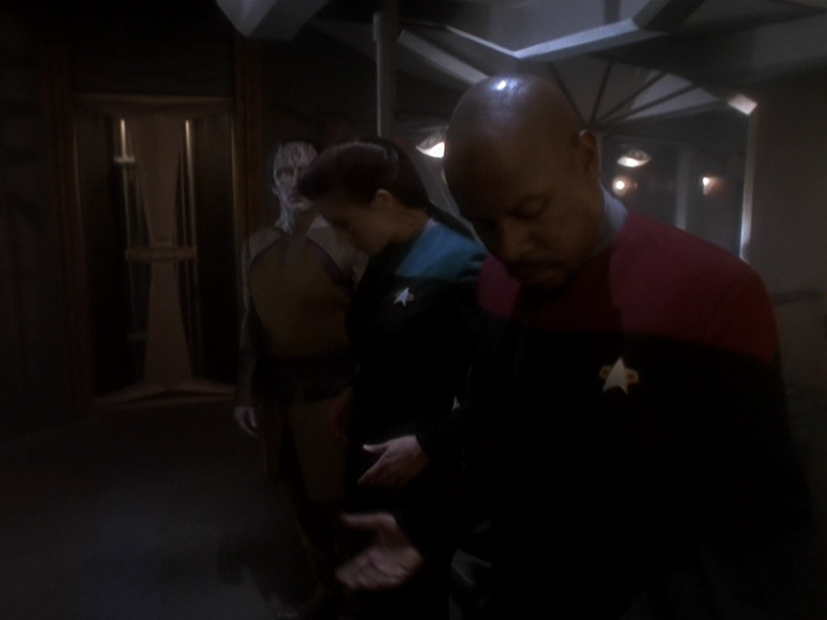 extant_StarTrek_DS9_5x08-ThingsPast_03314.jpg