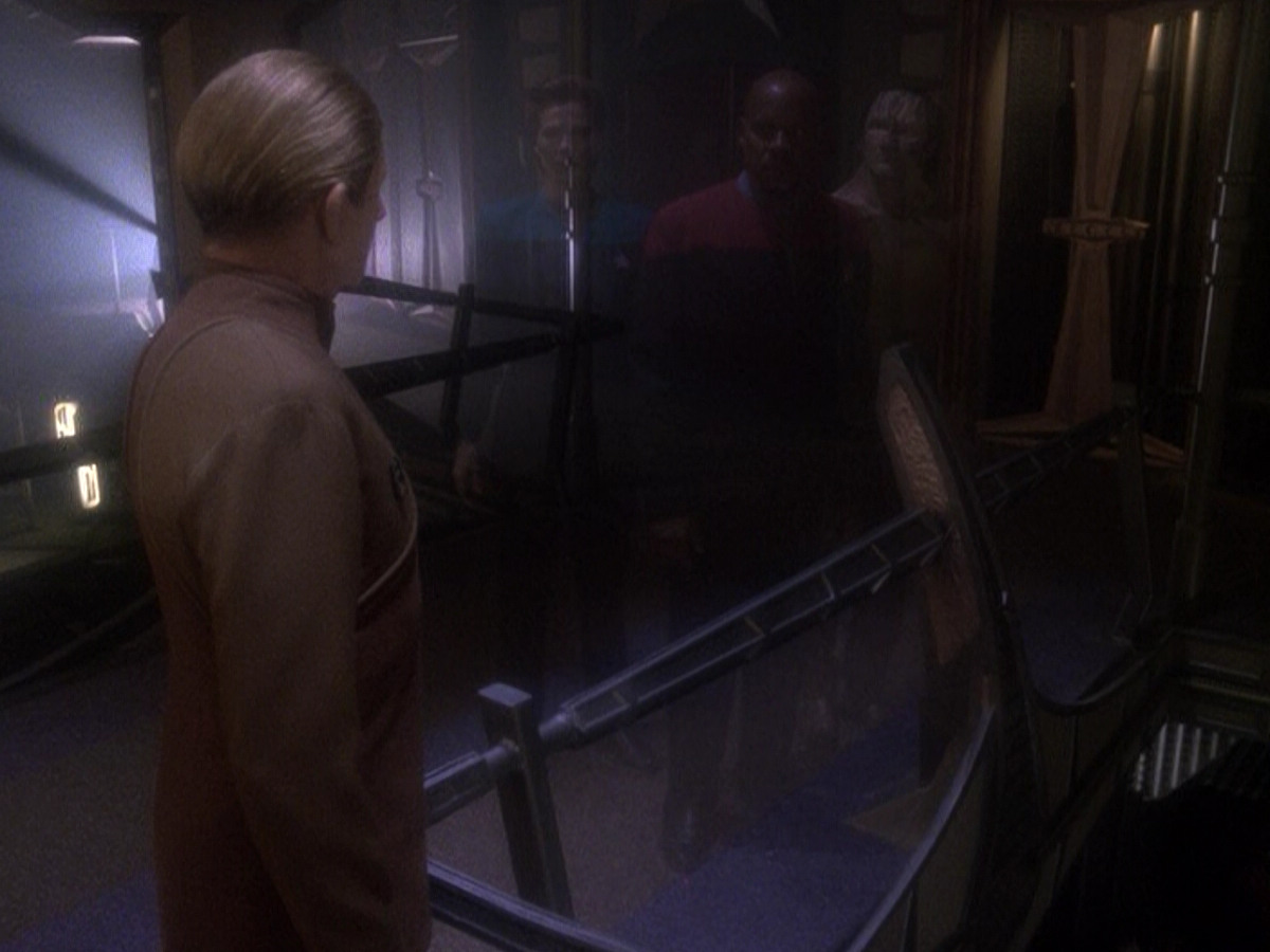 extant_StarTrek_DS9_5x08-ThingsPast_03488.jpg