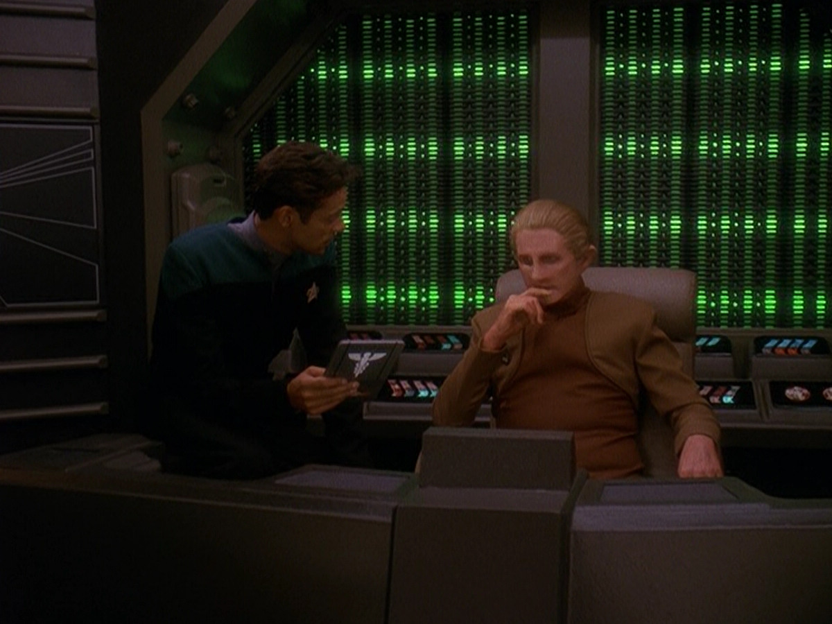 extant_StarTrek_DS9_5x08-ThingsPast_03536.jpg