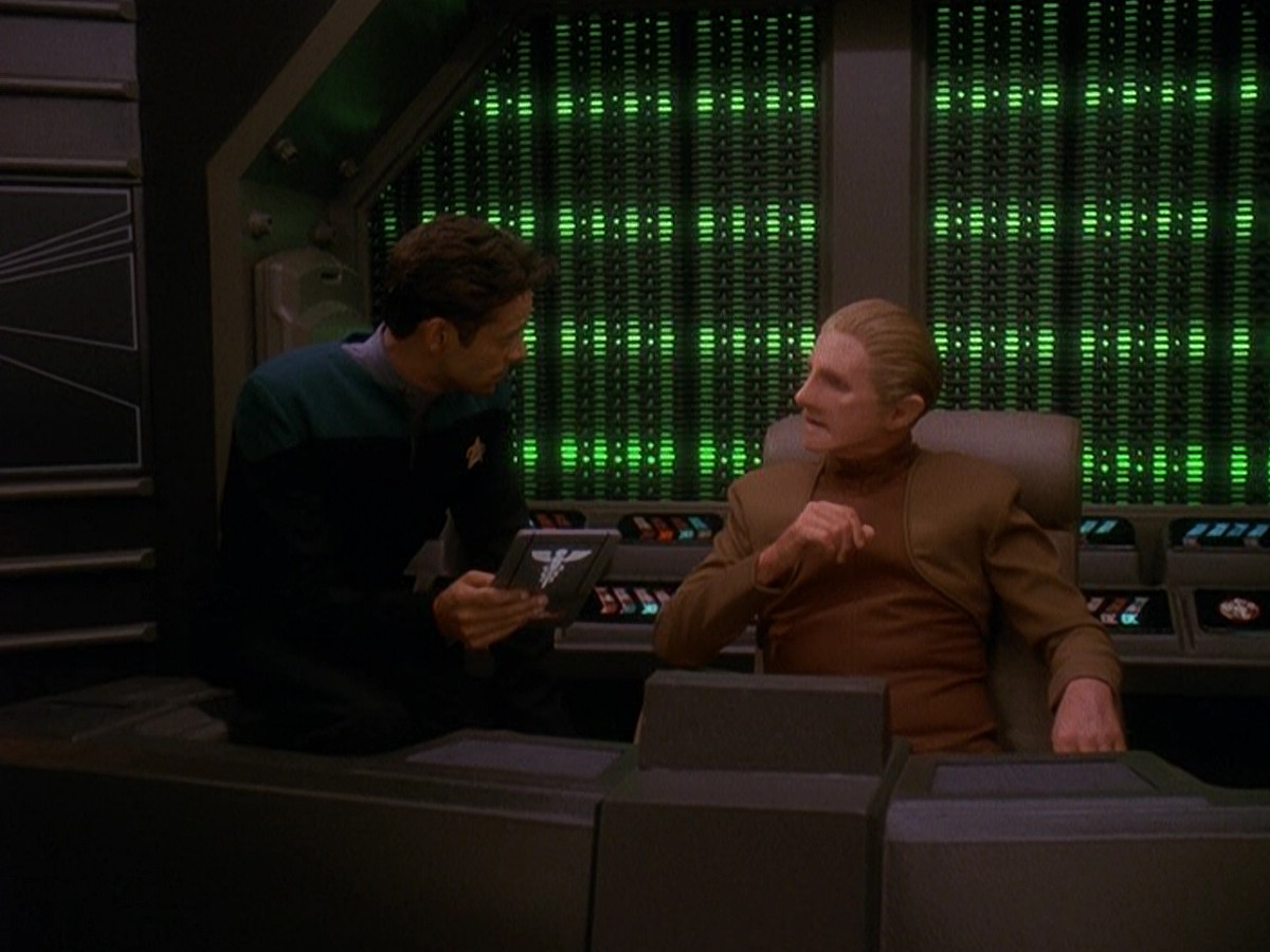 extant_StarTrek_DS9_5x08-ThingsPast_03539.jpg
