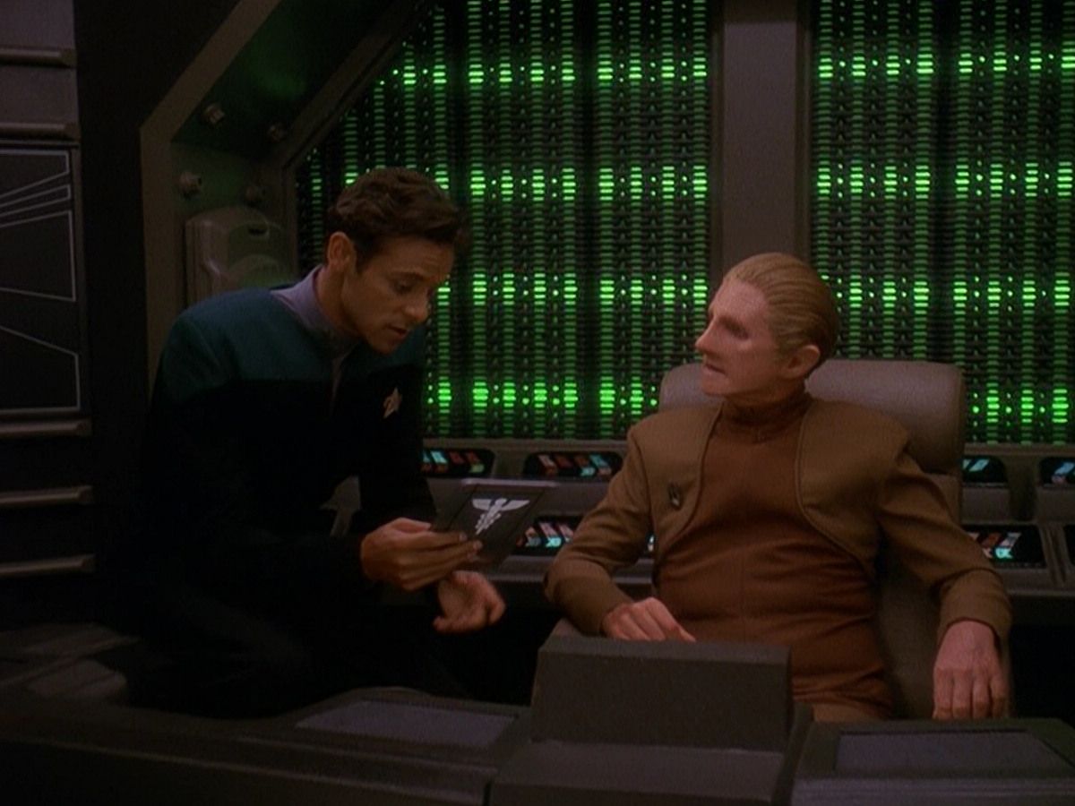 extant_StarTrek_DS9_5x08-ThingsPast_03548.jpg