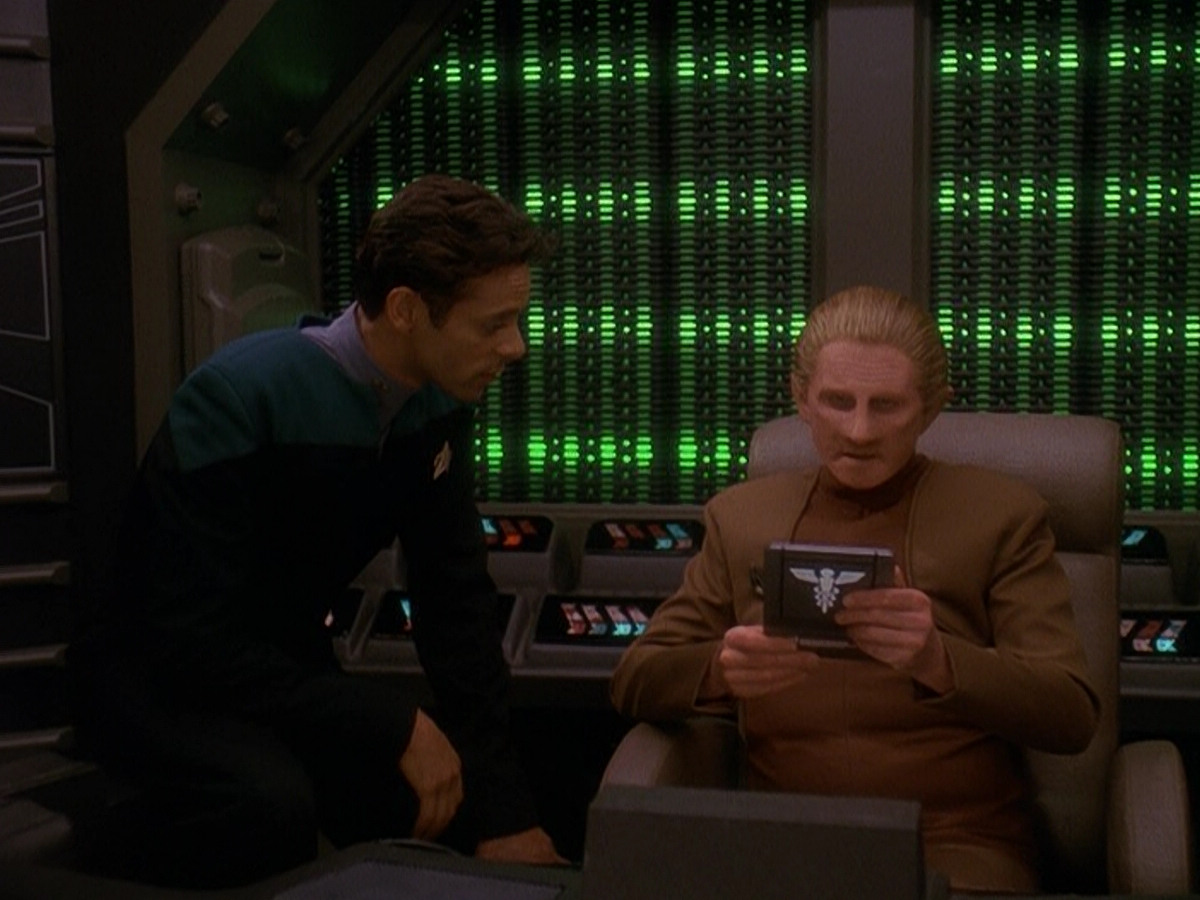 extant_StarTrek_DS9_5x08-ThingsPast_03553.jpg