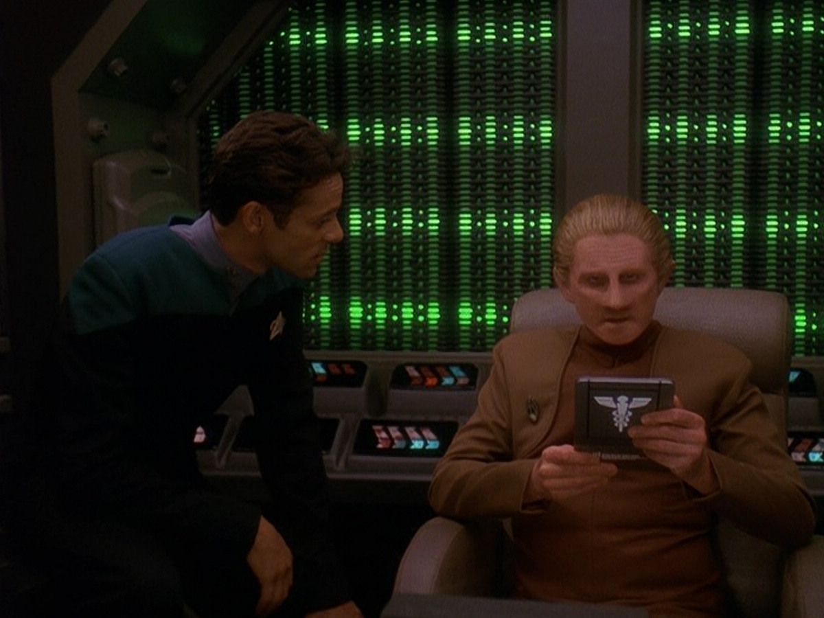 extant_StarTrek_DS9_5x08-ThingsPast_03558.jpg