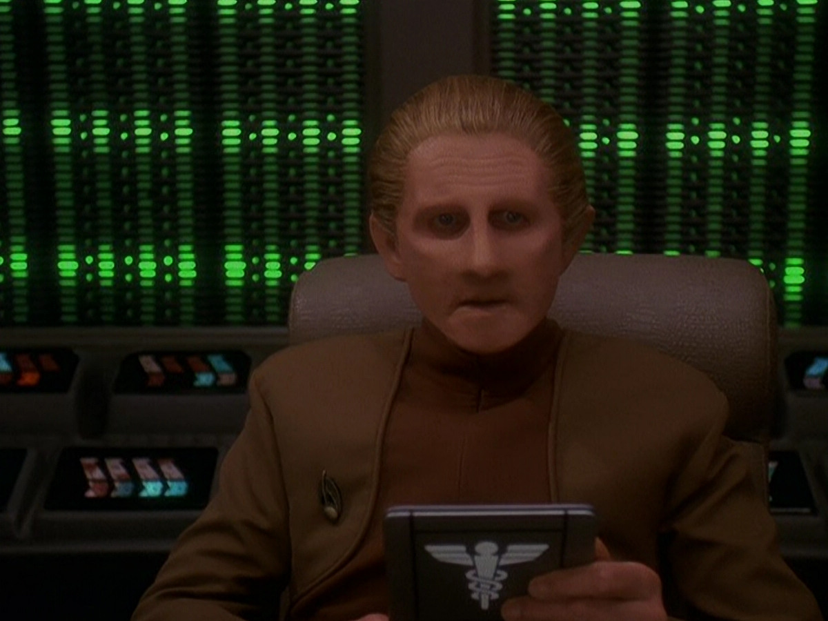 extant_StarTrek_DS9_5x08-ThingsPast_03581.jpg