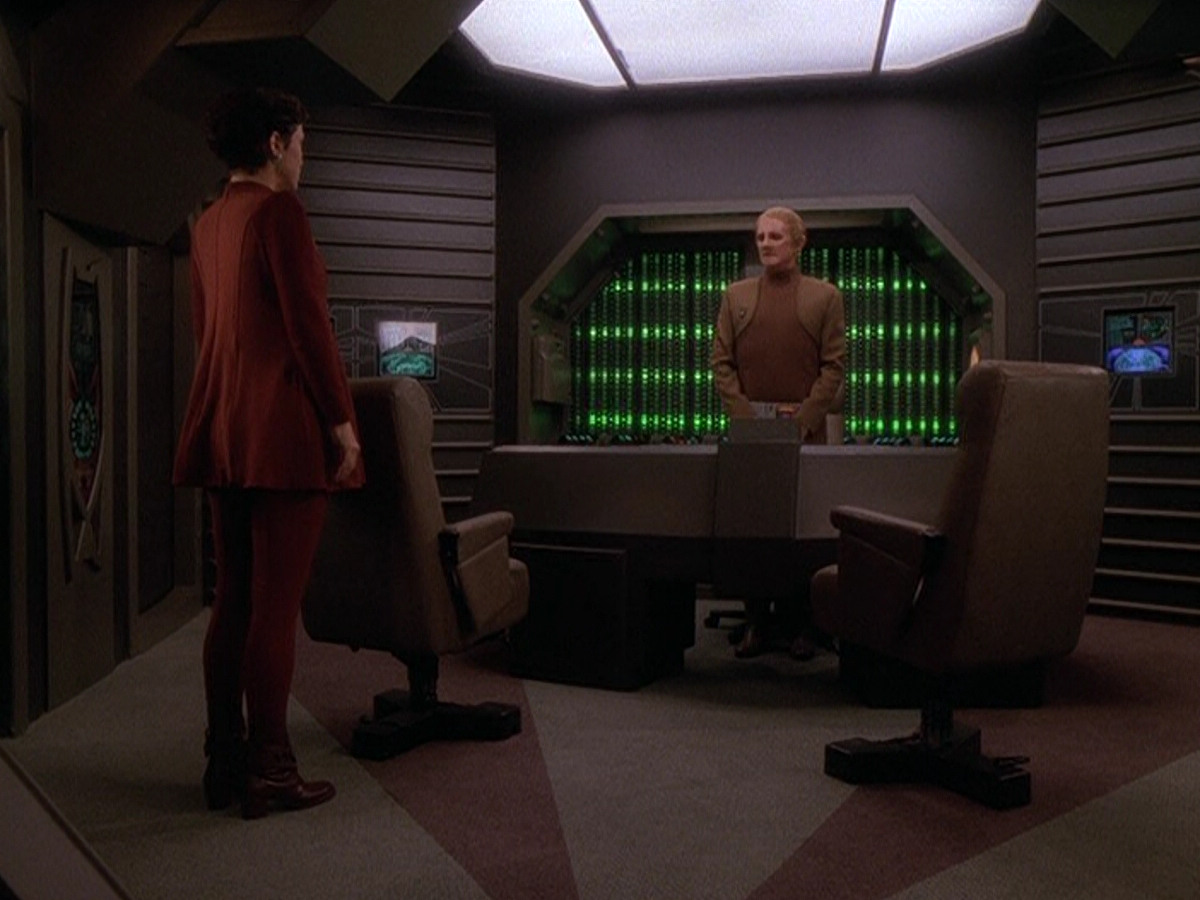 extant_StarTrek_DS9_5x08-ThingsPast_03761.jpg