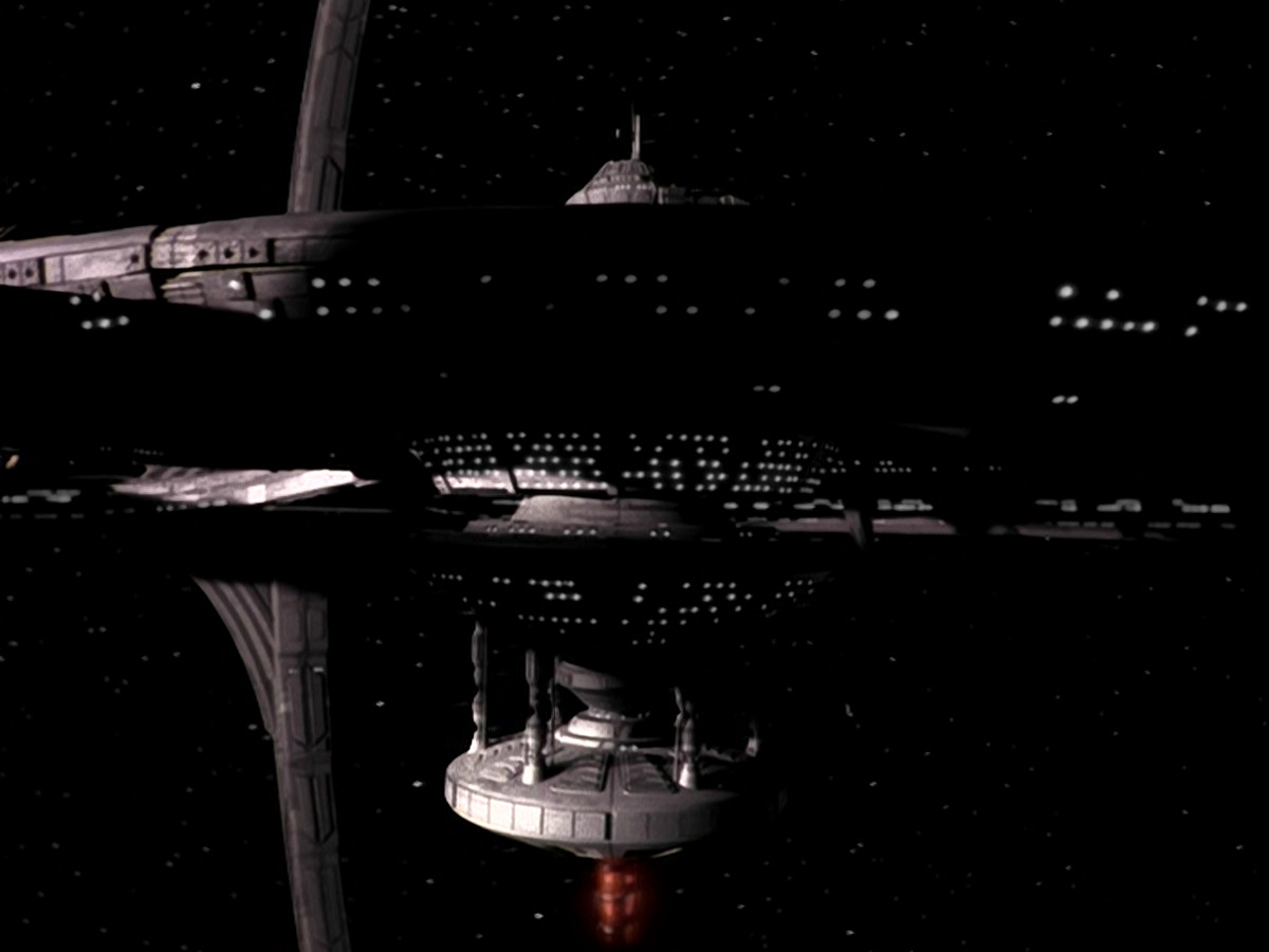 extant_StarTrek_DS9_5x08-ThingsPast_03769.jpg