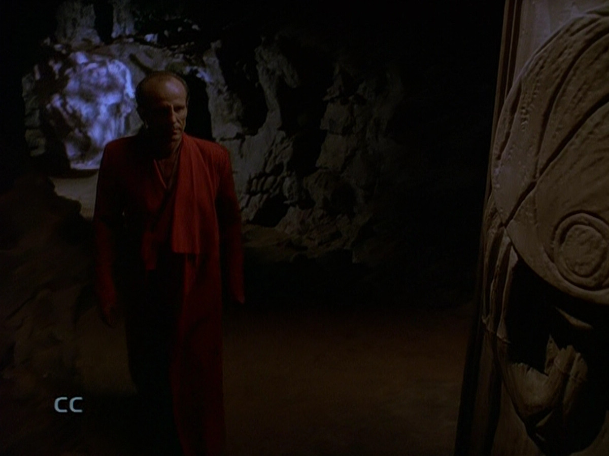 extant_StarTrek_DS9_5x11-TheDarknessAndTheLight_00004.jpg