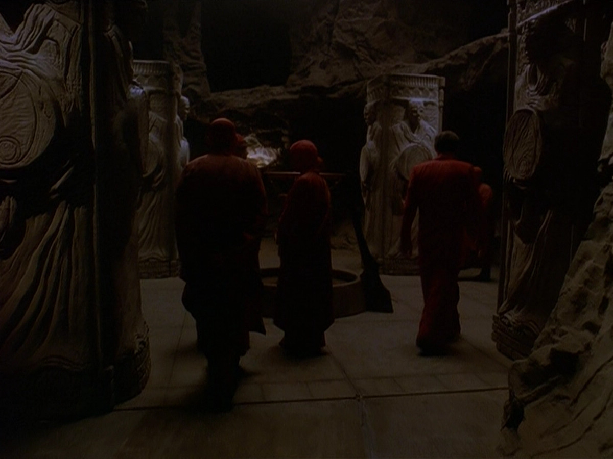 extant_StarTrek_DS9_5x11-TheDarknessAndTheLight_00012.jpg