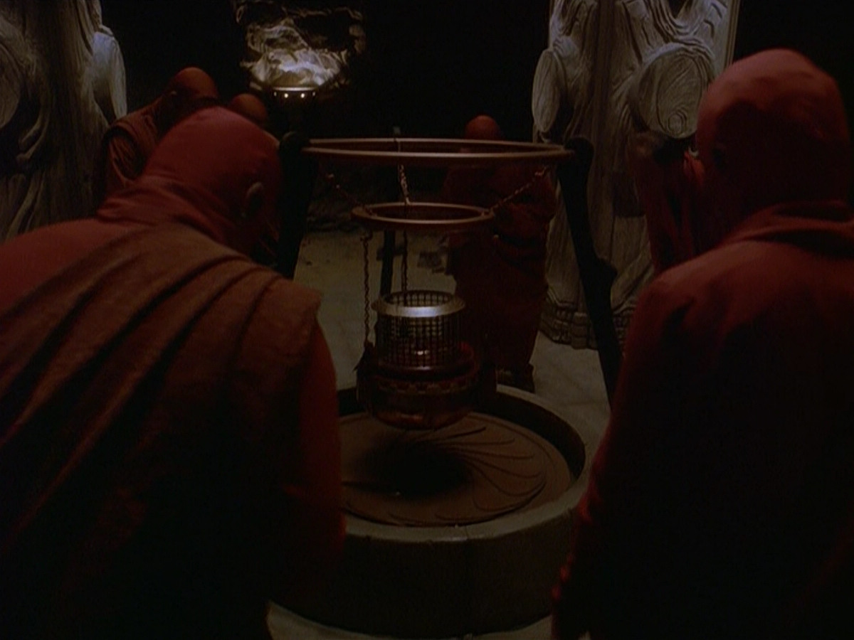 extant_StarTrek_DS9_5x11-TheDarknessAndTheLight_00035.jpg