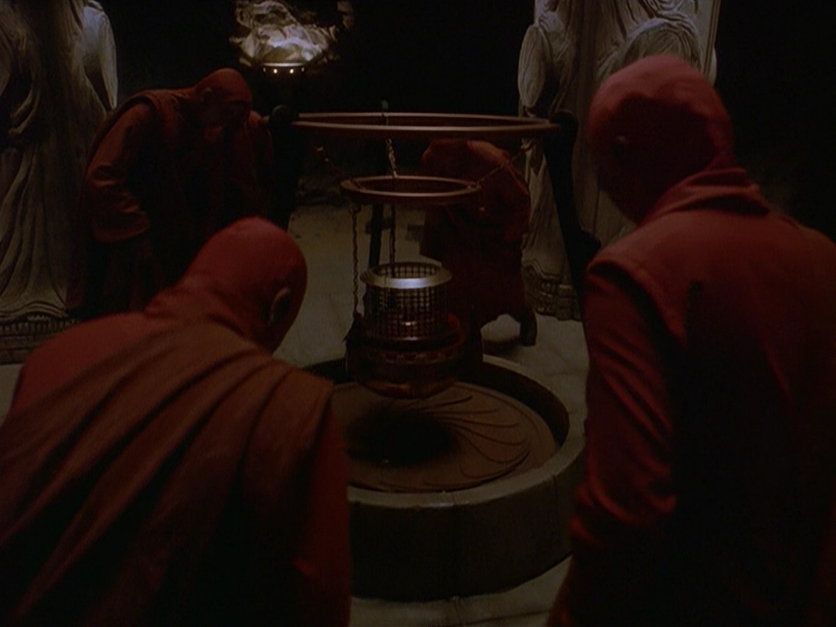 extant_StarTrek_DS9_5x11-TheDarknessAndTheLight_00036.jpg