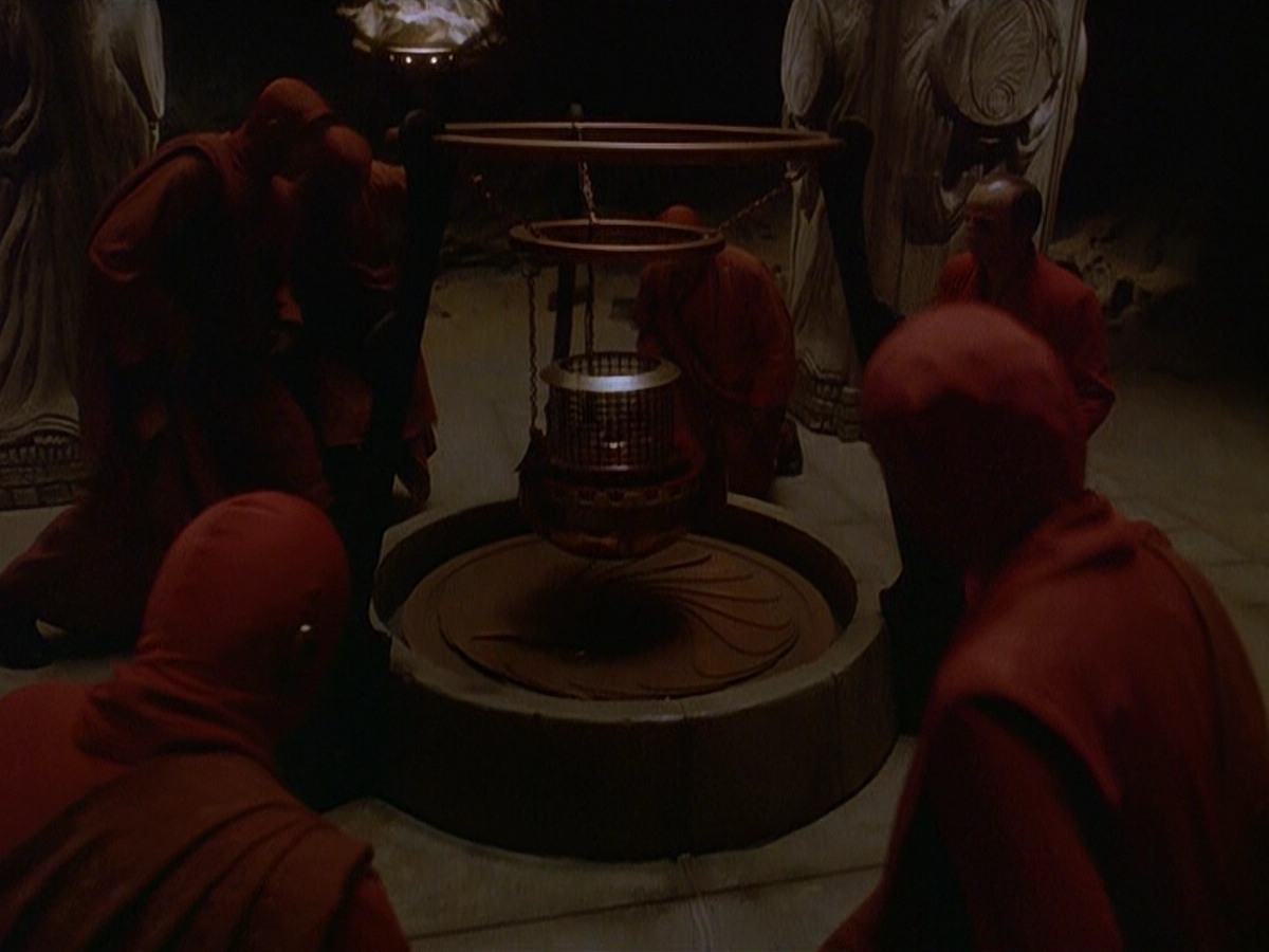 extant_StarTrek_DS9_5x11-TheDarknessAndTheLight_00037.jpg