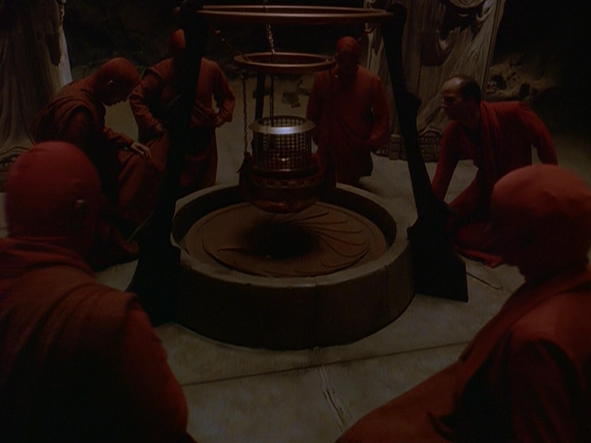 extant_StarTrek_DS9_5x11-TheDarknessAndTheLight_00039.jpg