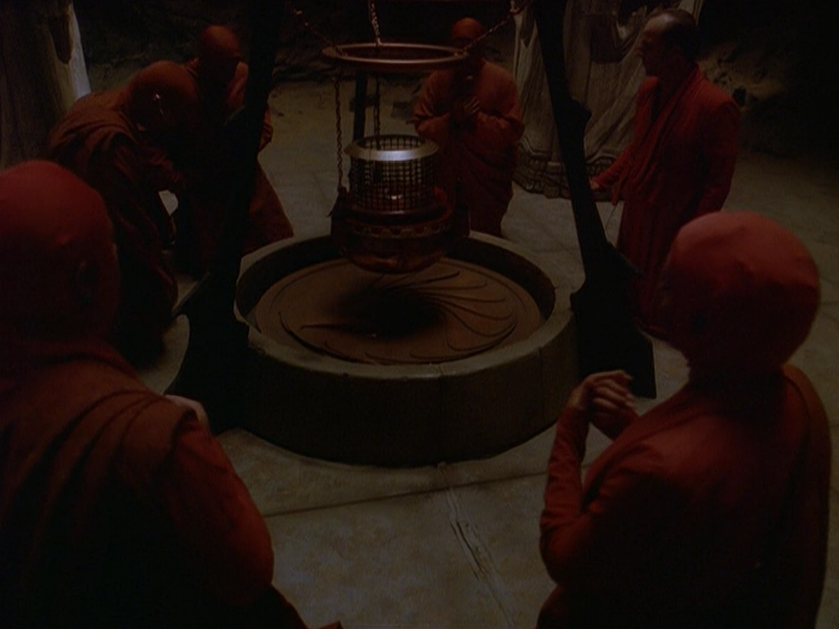 extant_StarTrek_DS9_5x11-TheDarknessAndTheLight_00041.jpg