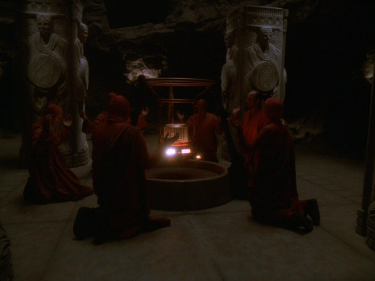 extant_StarTrek_DS9_5x11-TheDarknessAndTheLight_00064.jpg
