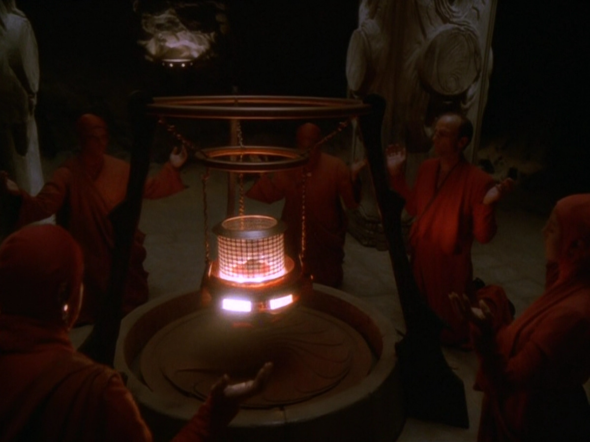 extant_StarTrek_DS9_5x11-TheDarknessAndTheLight_00071.jpg