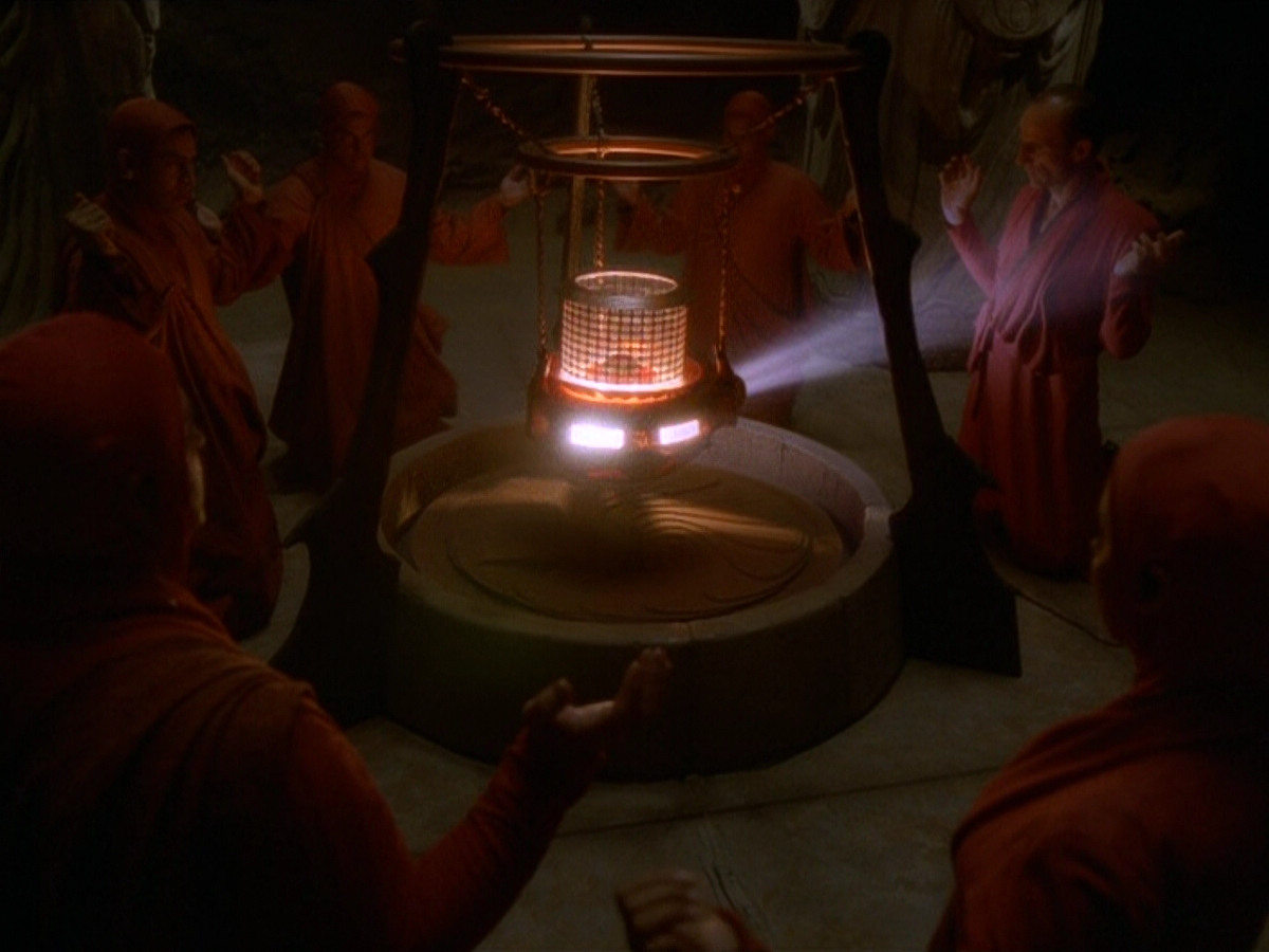 extant_StarTrek_DS9_5x11-TheDarknessAndTheLight_00098.jpg