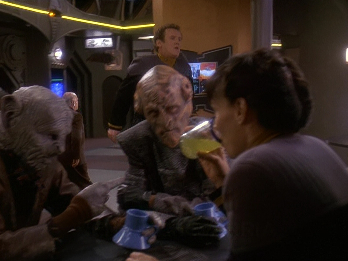 extant_StarTrek_DS9_5x11-TheDarknessAndTheLight_00563.jpg