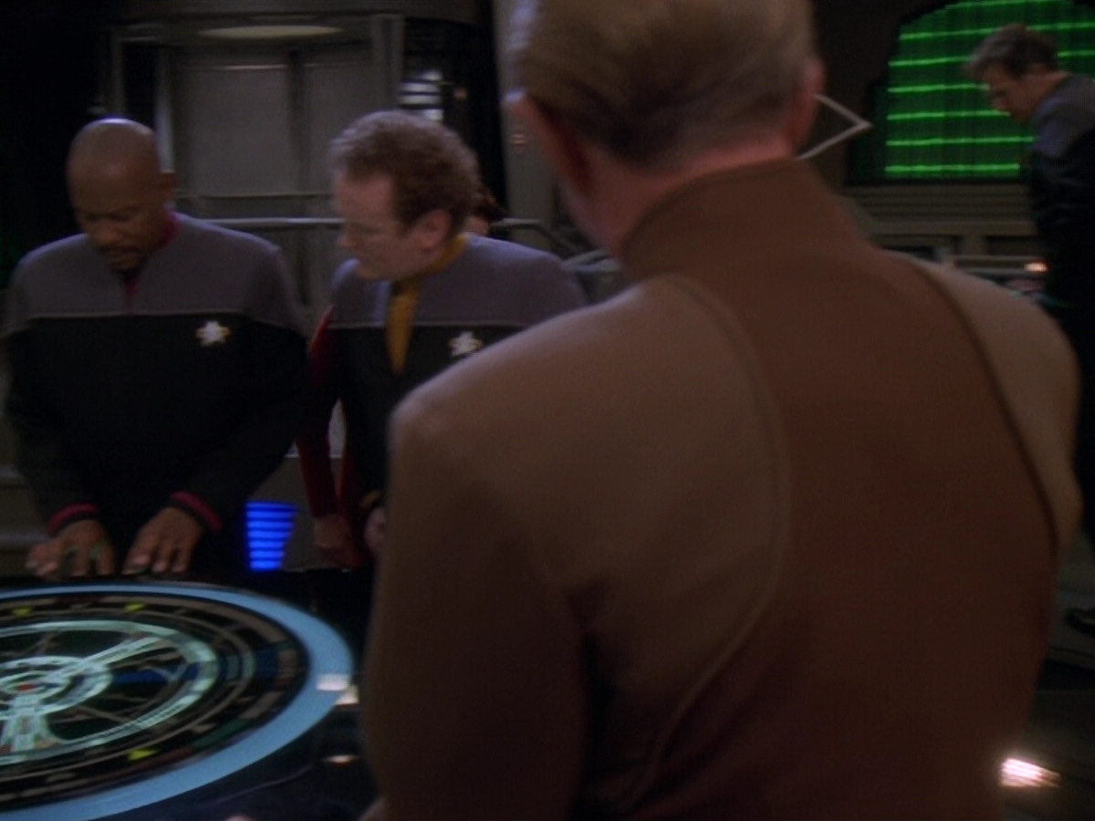 extant_StarTrek_DS9_5x11-TheDarknessAndTheLight_00689.jpg