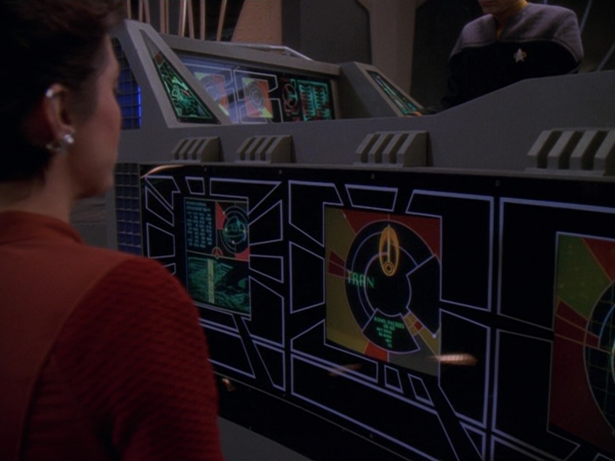 extant_StarTrek_DS9_5x11-TheDarknessAndTheLight_00696.jpg
