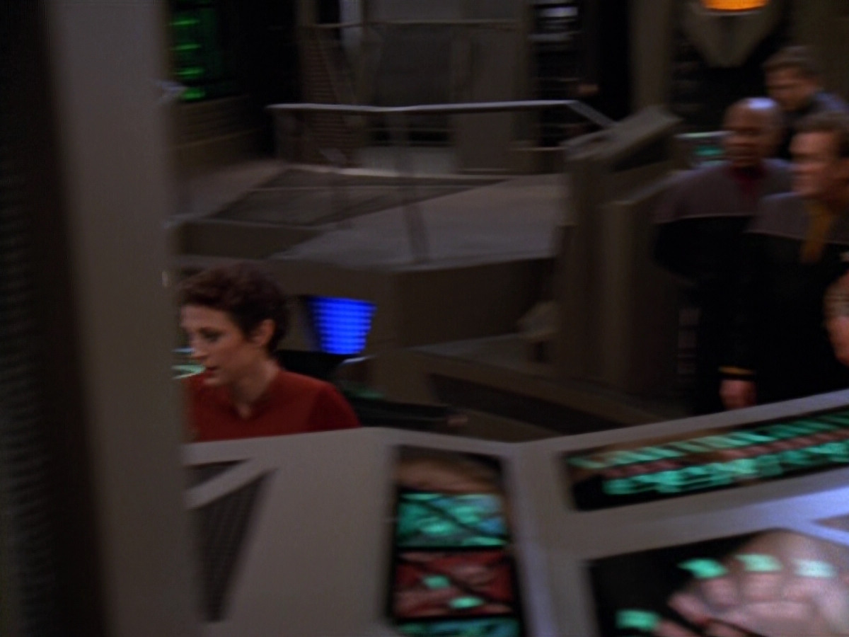 extant_StarTrek_DS9_5x11-TheDarknessAndTheLight_00747.jpg