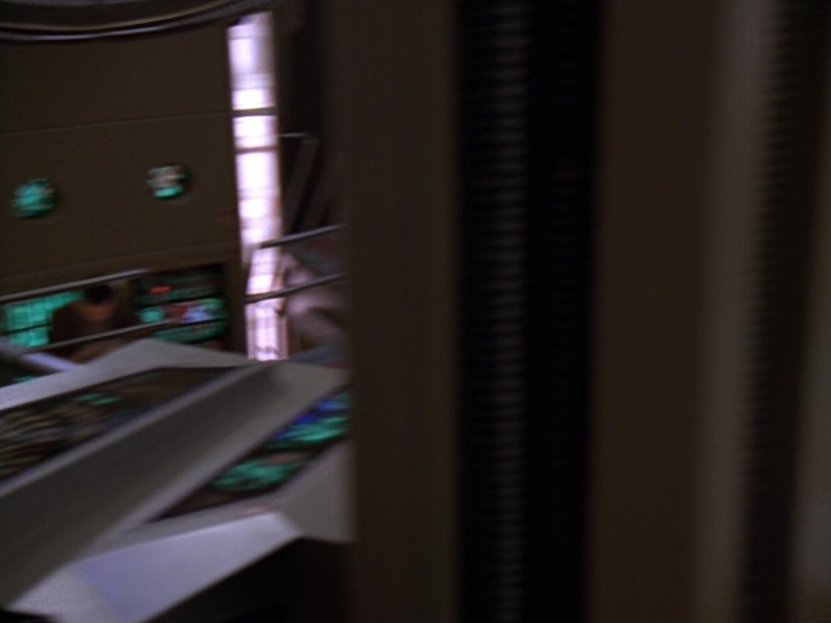 extant_StarTrek_DS9_5x11-TheDarknessAndTheLight_00748.jpg