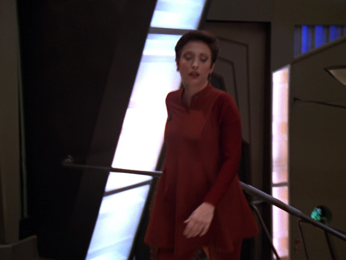 extant_StarTrek_DS9_5x11-TheDarknessAndTheLight_00752.jpg