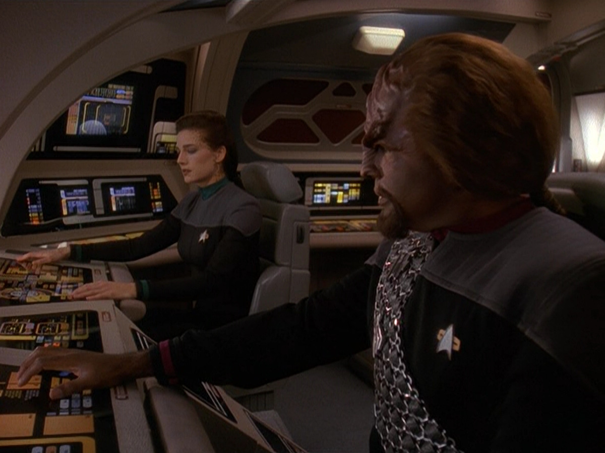 extant_StarTrek_DS9_5x11-TheDarknessAndTheLight_00855.jpg