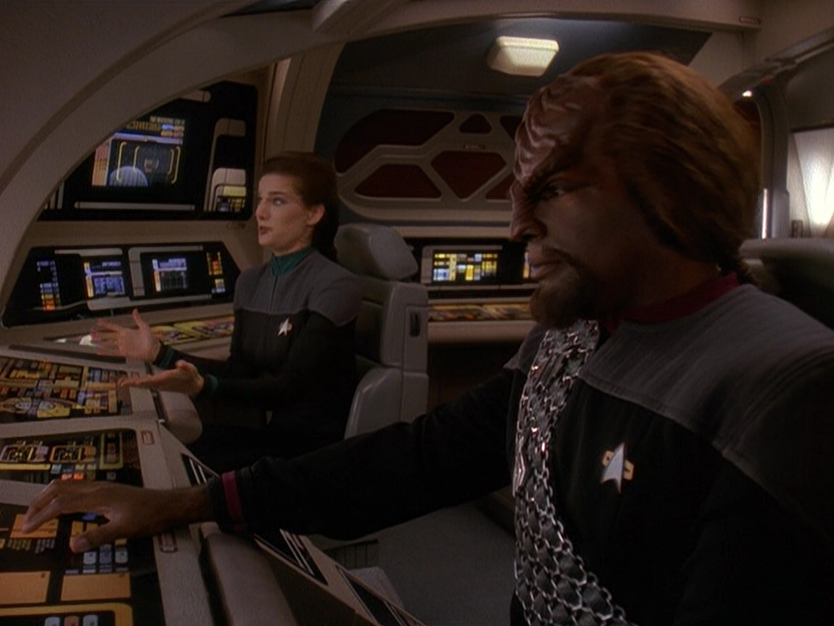 extant_StarTrek_DS9_5x11-TheDarknessAndTheLight_00864.jpg