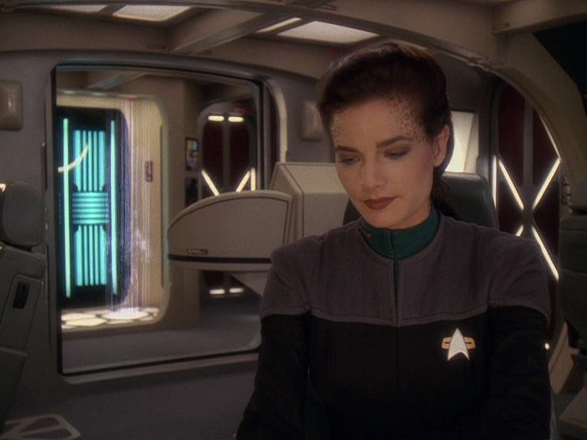 extant_StarTrek_DS9_5x11-TheDarknessAndTheLight_00935.jpg