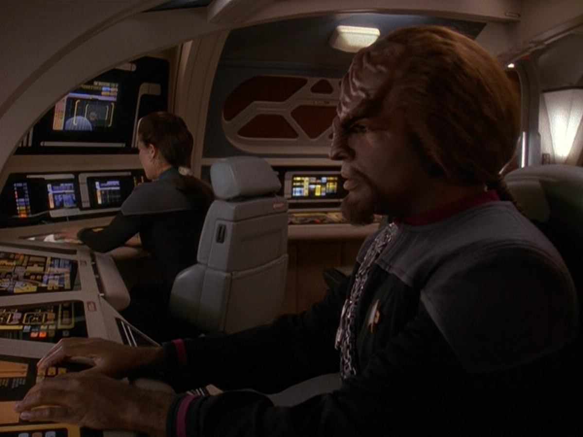 extant_StarTrek_DS9_5x11-TheDarknessAndTheLight_00944.jpg