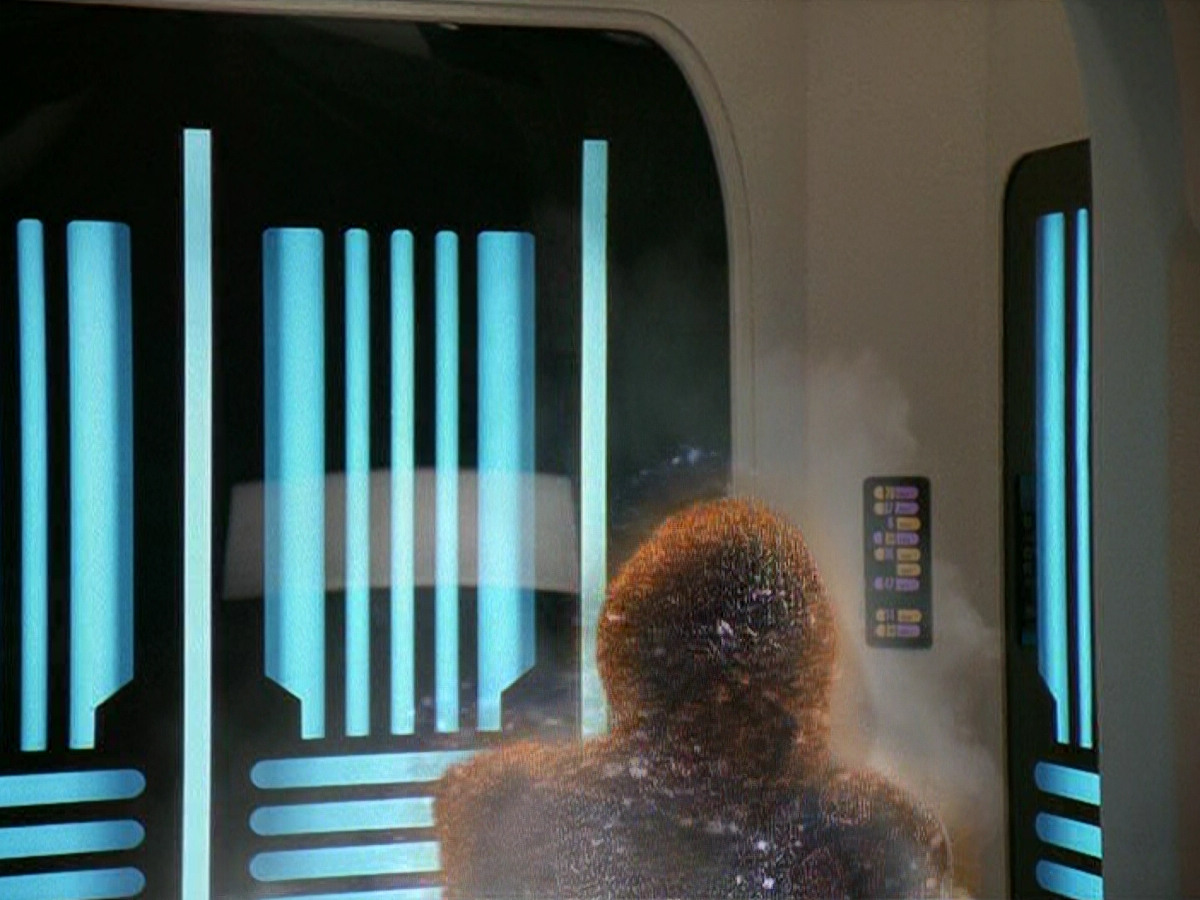 extant_StarTrek_DS9_5x11-TheDarknessAndTheLight_00963.jpg