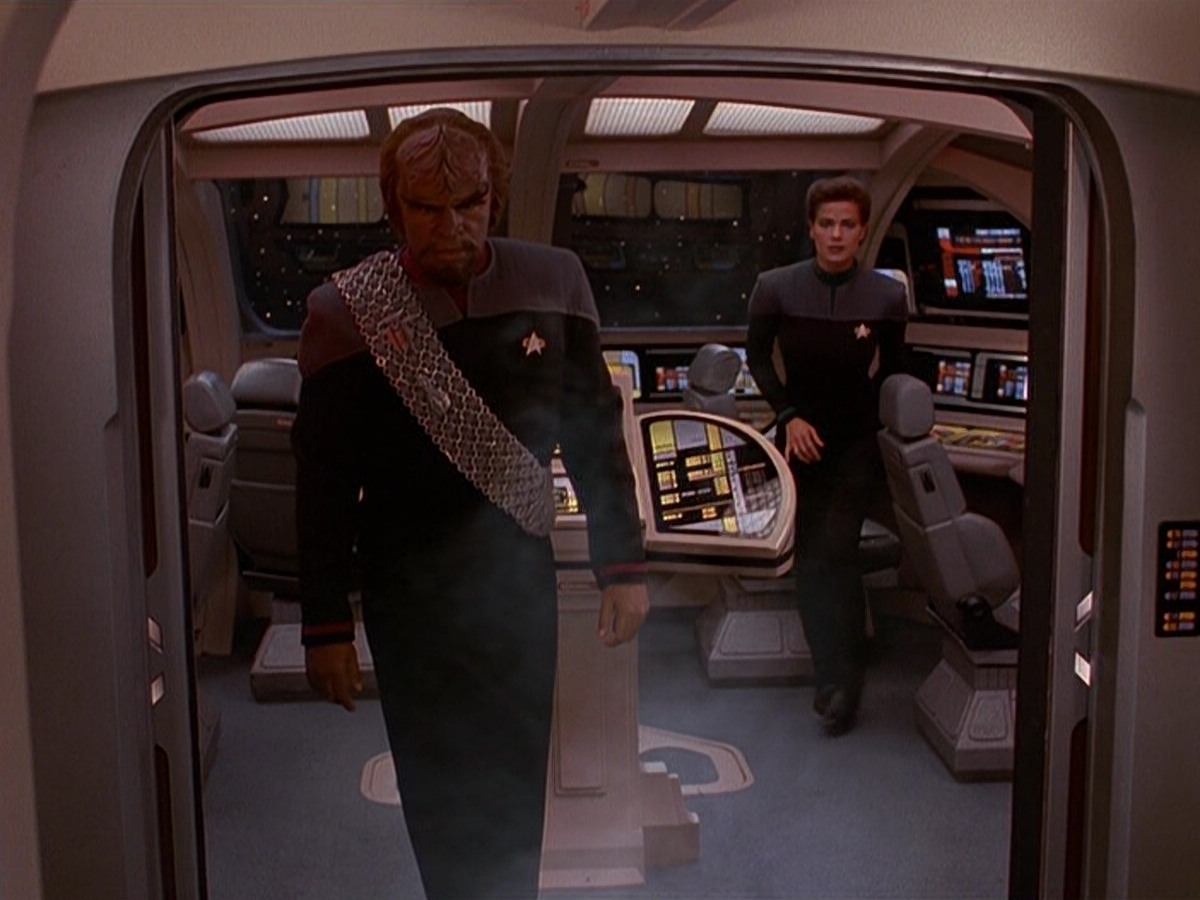 extant_StarTrek_DS9_5x11-TheDarknessAndTheLight_00966.jpg