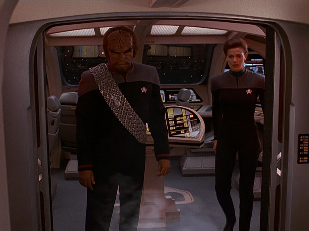extant_StarTrek_DS9_5x11-TheDarknessAndTheLight_00969.jpg