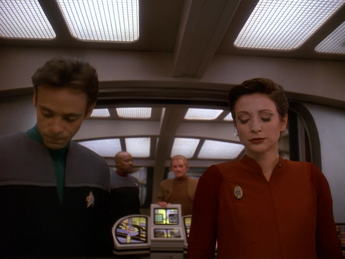 extant_StarTrek_DS9_5x11-TheDarknessAndTheLight_01022.jpg