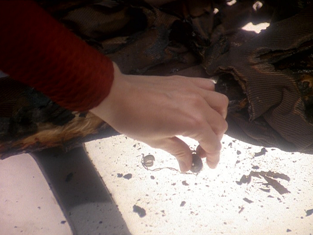 extant_StarTrek_DS9_5x11-TheDarknessAndTheLight_01036.jpg