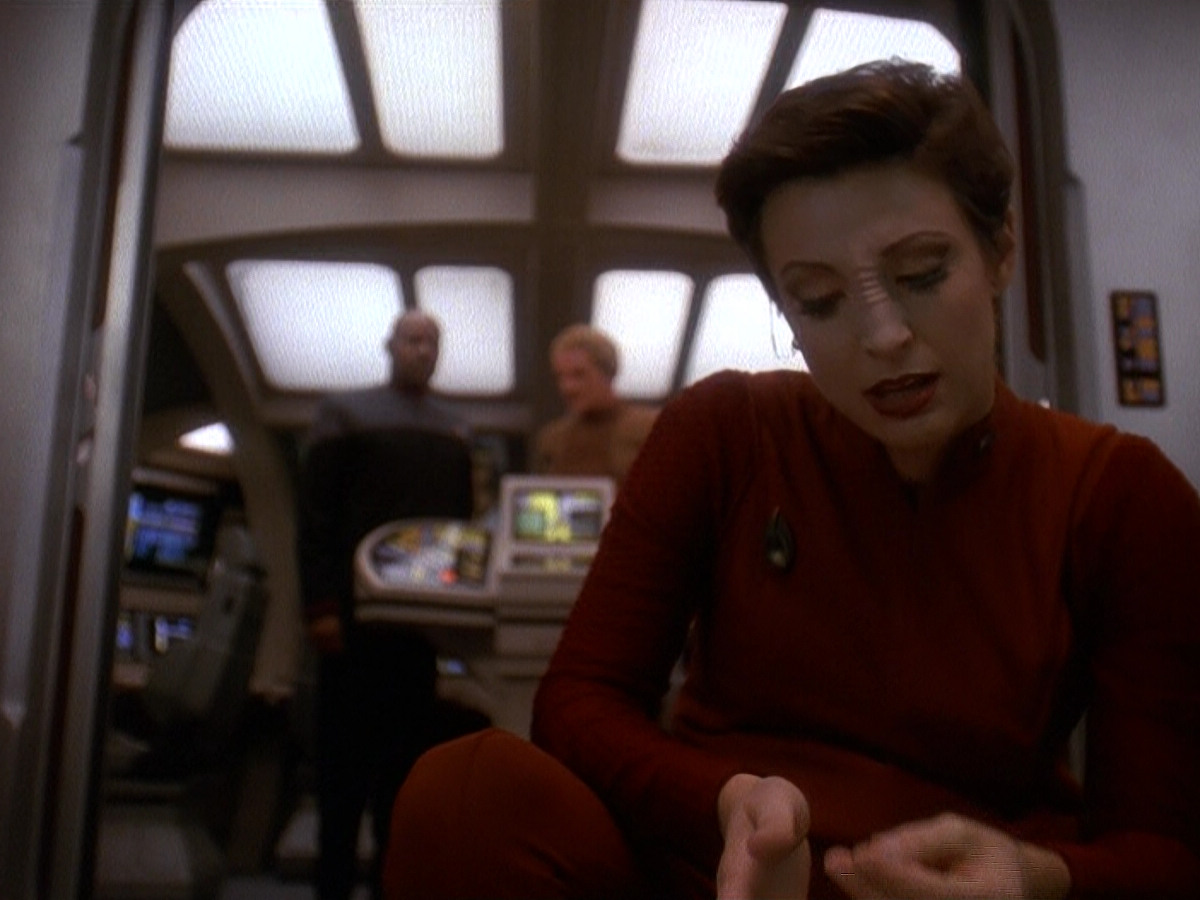 extant_StarTrek_DS9_5x11-TheDarknessAndTheLight_01038.jpg