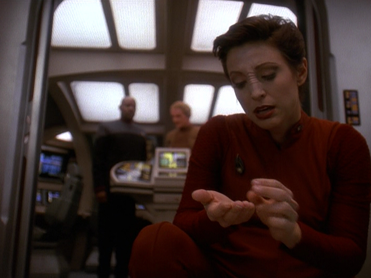 extant_StarTrek_DS9_5x11-TheDarknessAndTheLight_01040.jpg