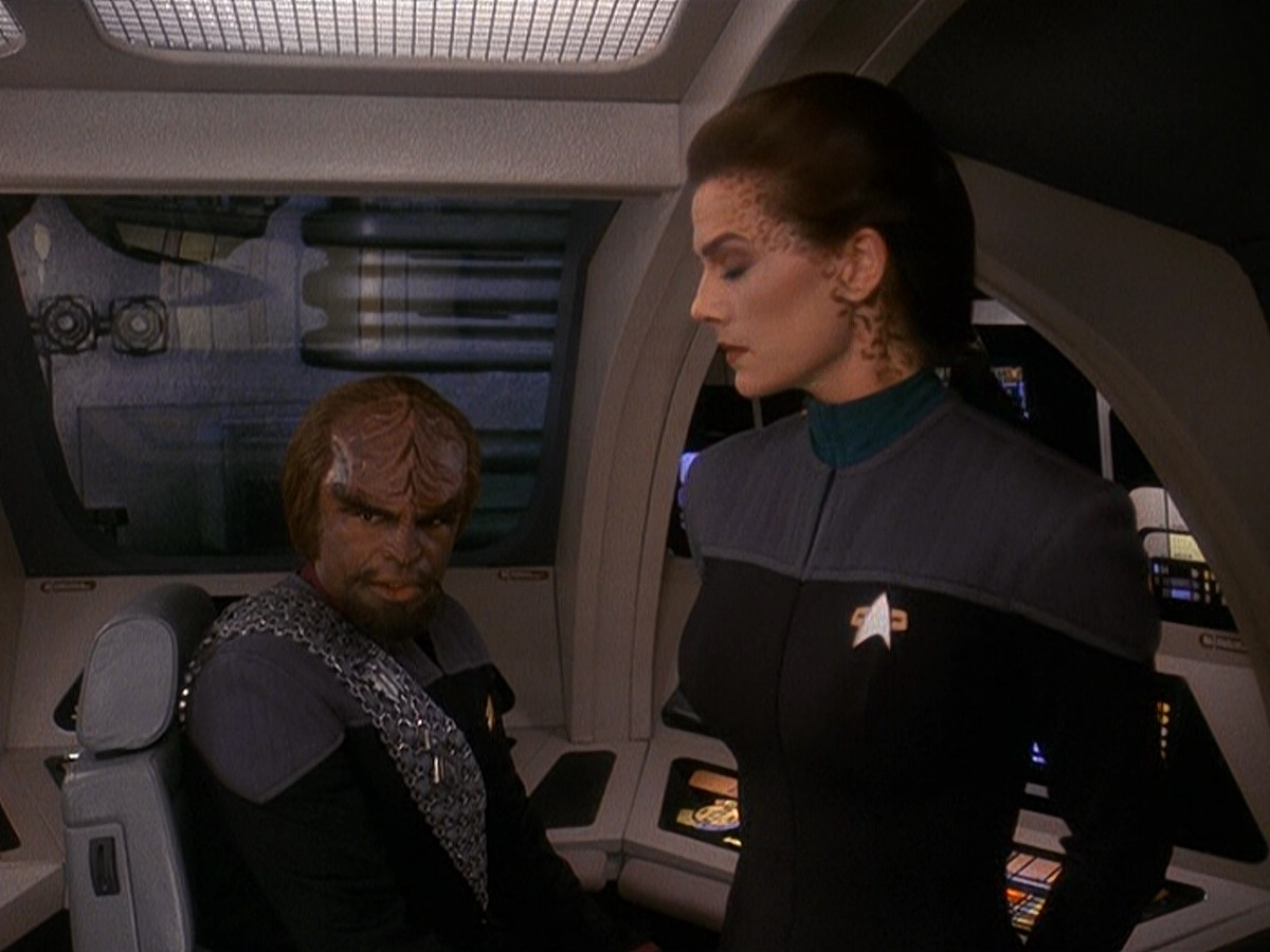 extant_StarTrek_DS9_5x11-TheDarknessAndTheLight_01096.jpg