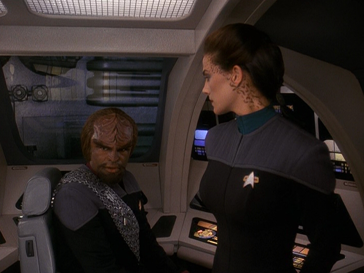 extant_StarTrek_DS9_5x11-TheDarknessAndTheLight_01098.jpg