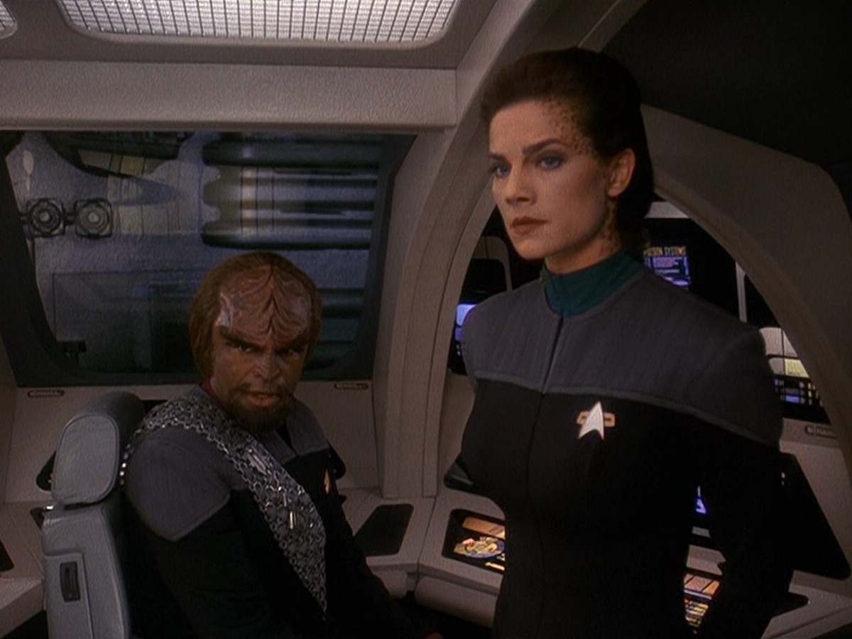 extant_StarTrek_DS9_5x11-TheDarknessAndTheLight_01100.jpg