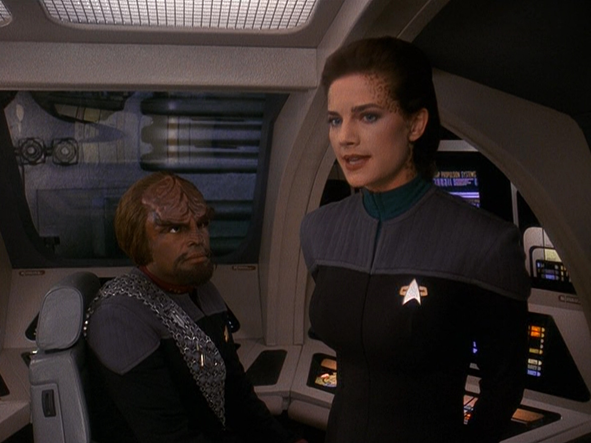 extant_StarTrek_DS9_5x11-TheDarknessAndTheLight_01109.jpg