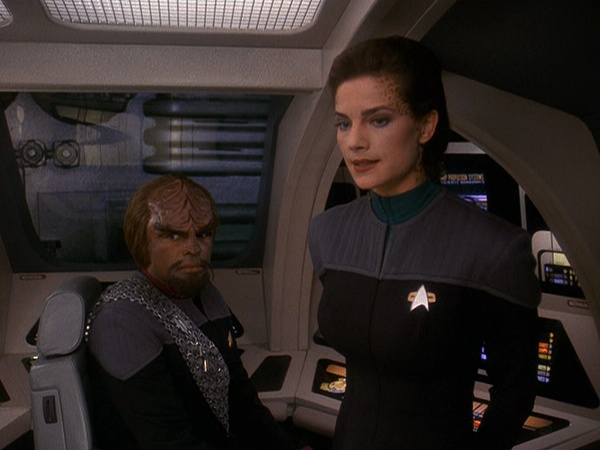 extant_StarTrek_DS9_5x11-TheDarknessAndTheLight_01113.jpg