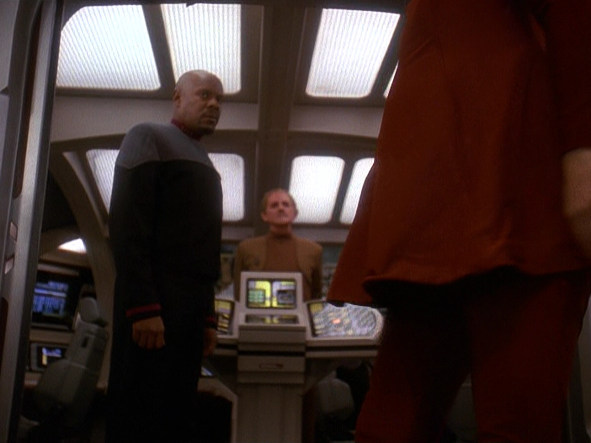 extant_StarTrek_DS9_5x11-TheDarknessAndTheLight_01122.jpg