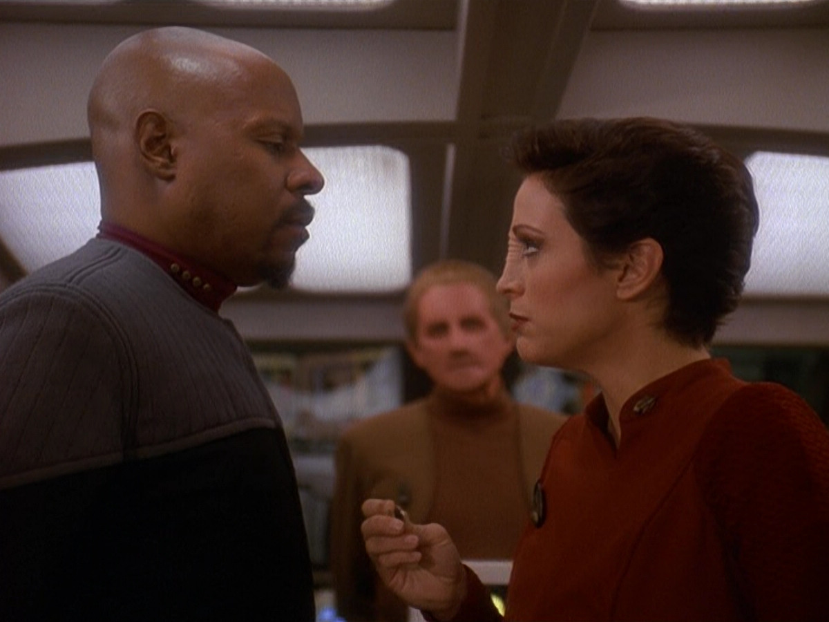 extant_StarTrek_DS9_5x11-TheDarknessAndTheLight_01185.jpg